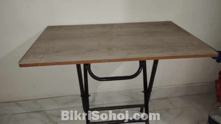 কাঠের টেবিল বিক্রি হবে